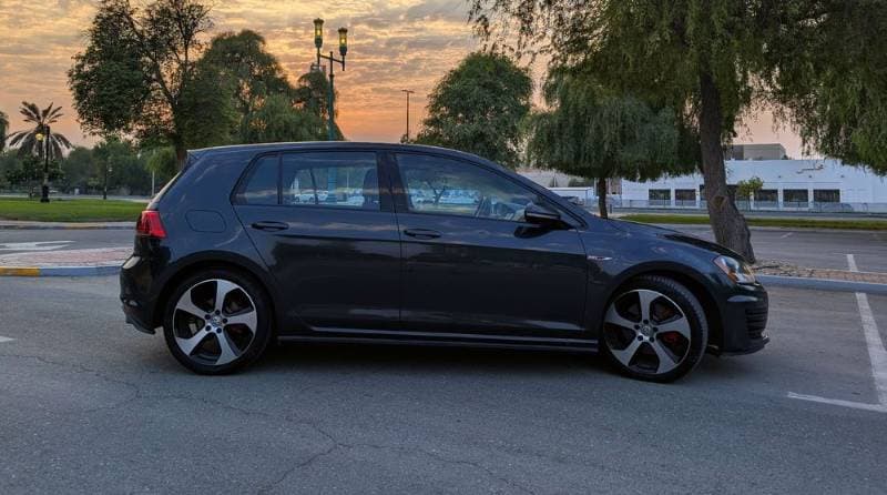 2017 Volkswagen Golf GTI thumbnail 5