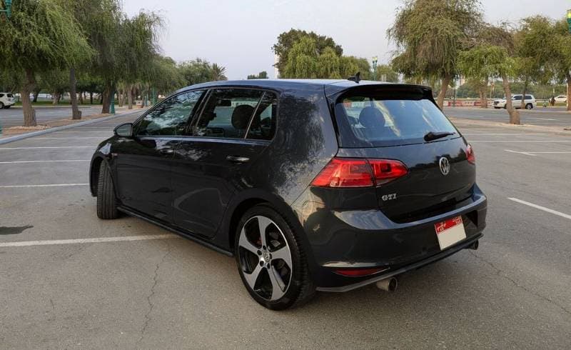 2017 Volkswagen Golf GTI thumbnail 8