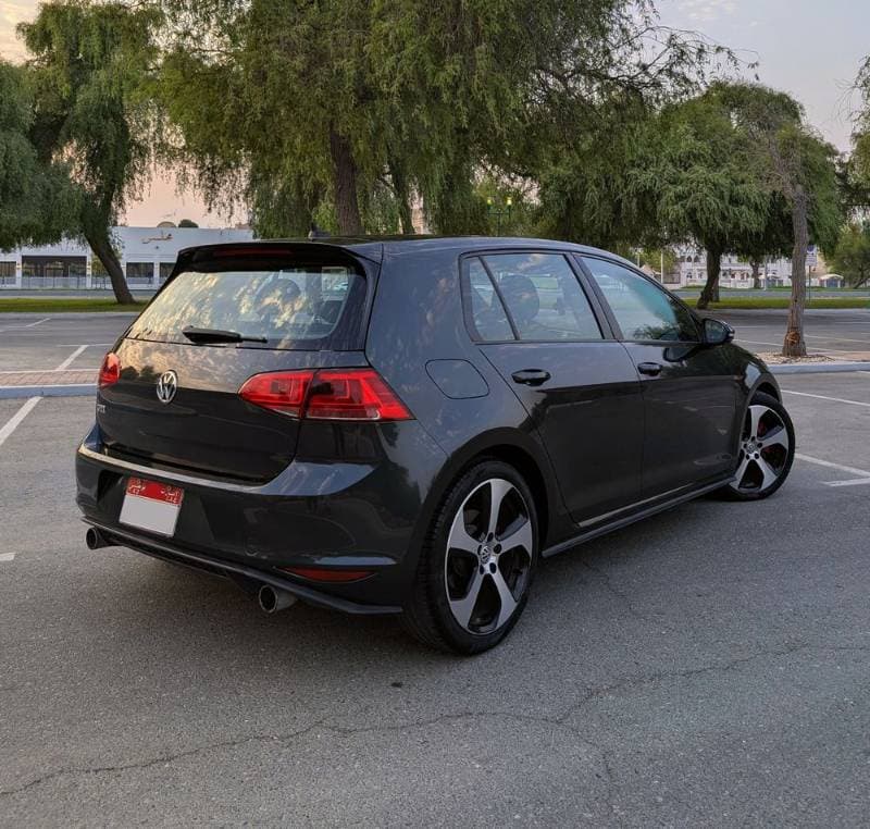 2017 Volkswagen Golf GTI thumbnail 6