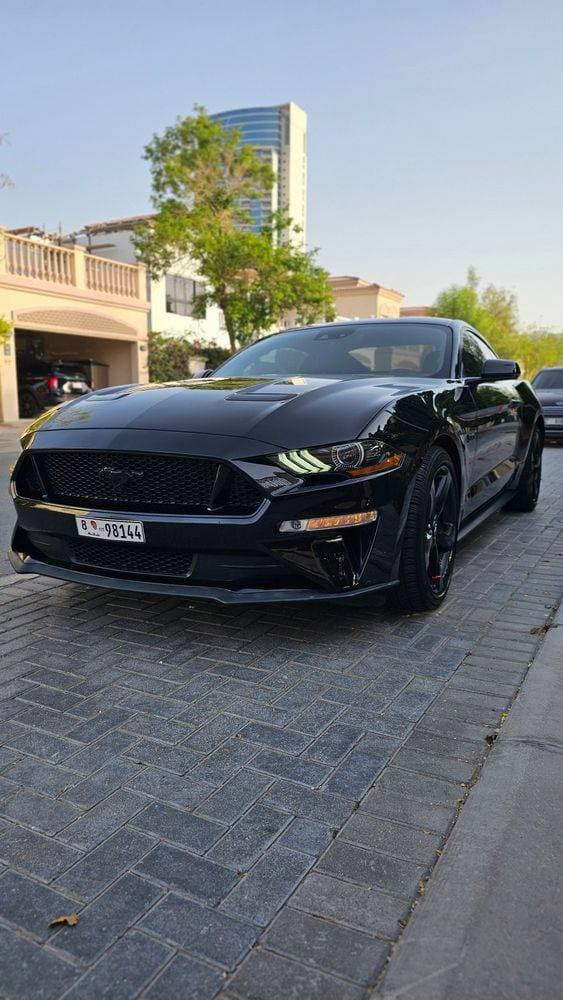 2023 Ford Mustang V8 Coupe thumbnail 3