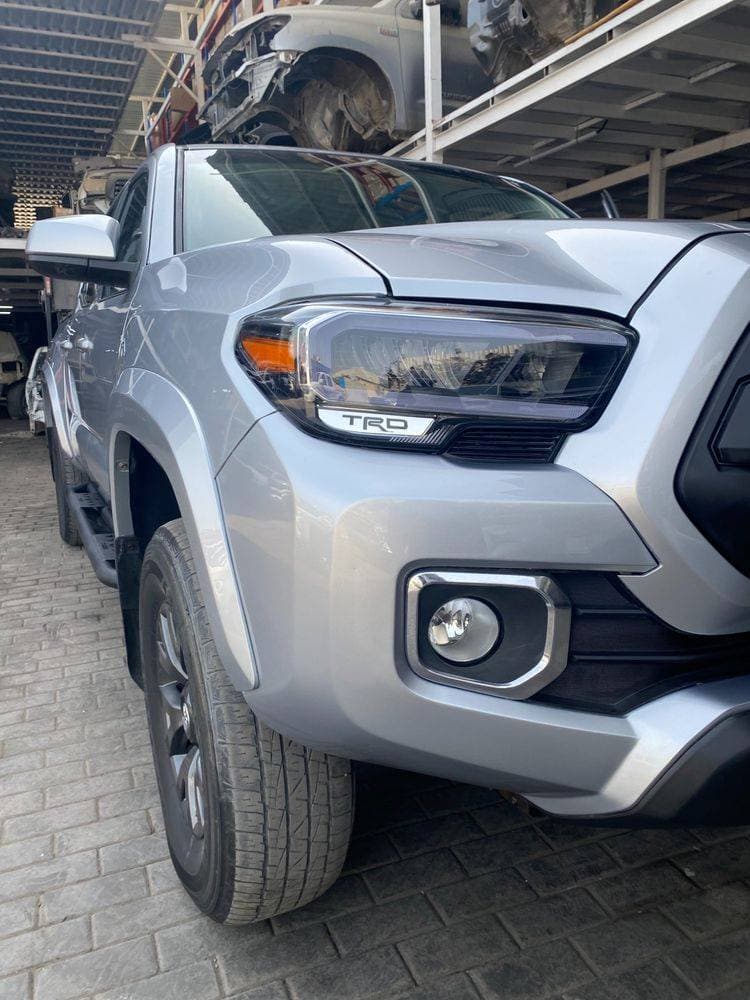 2019 Toyota Tacoma thumbnail 2