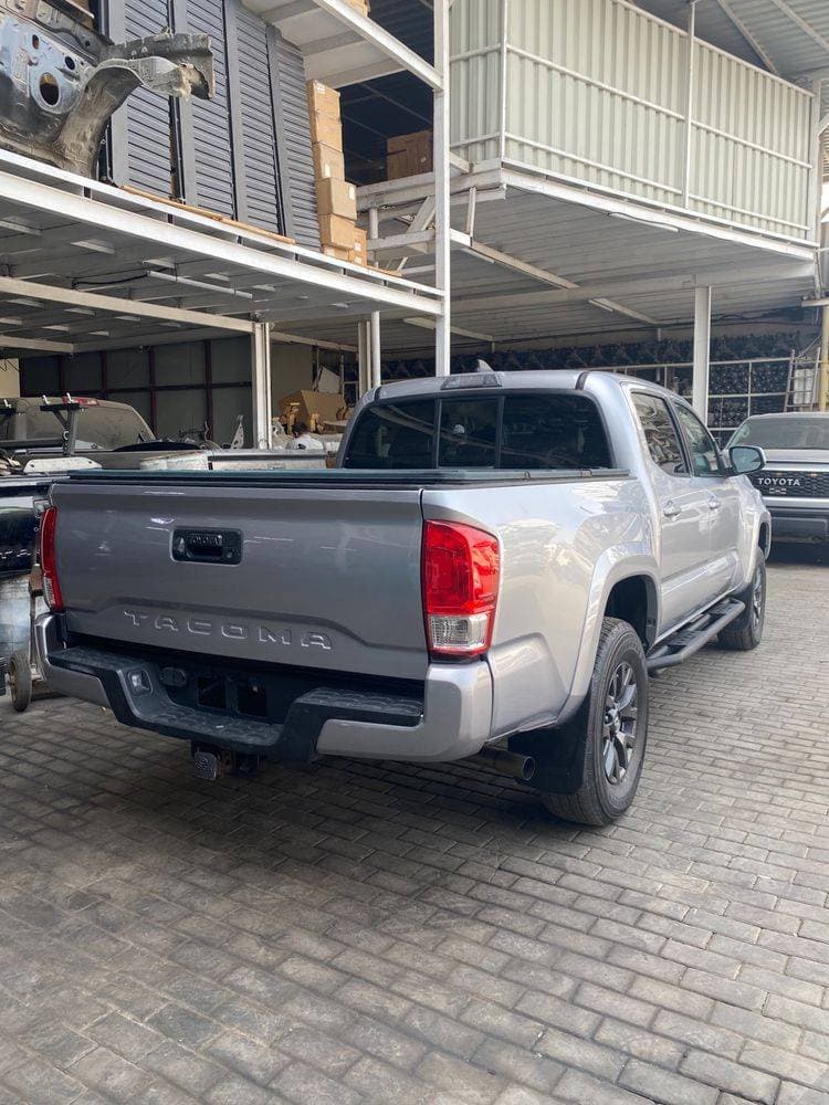 2019 Toyota Tacoma thumbnail 3