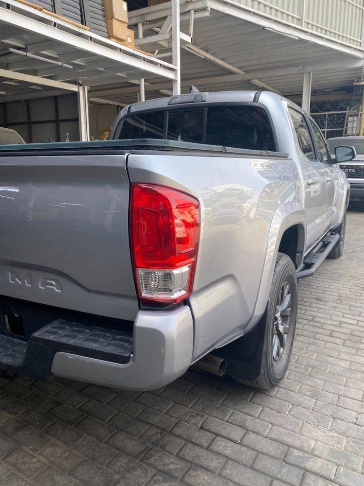 2019 Toyota Tacoma thumbnail 4