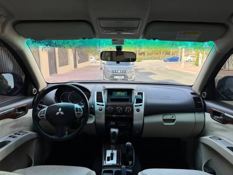 2009 Mitsubishi Pajero Sport thumbnail 4
