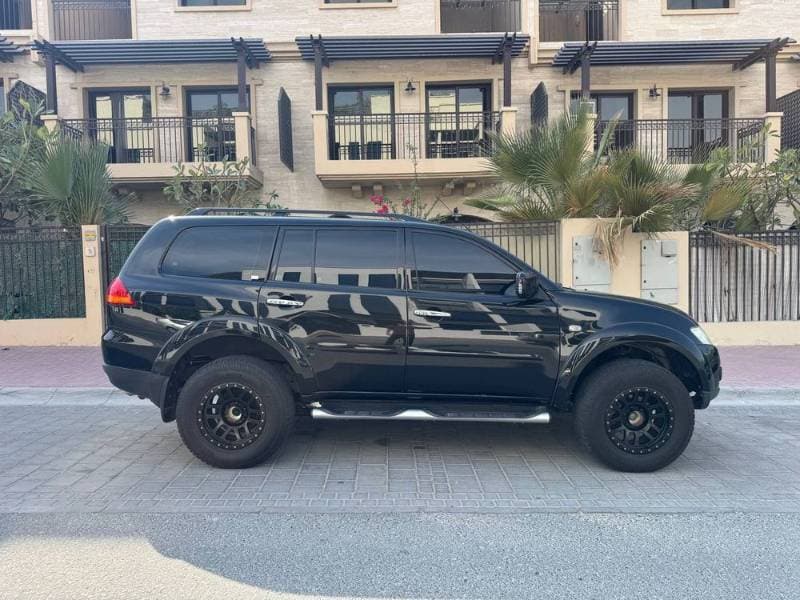 2009 Mitsubishi Pajero Sport thumbnail 3