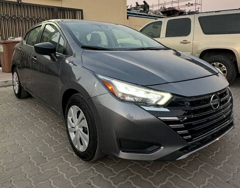 2025 Nissan Versa thumbnail 2