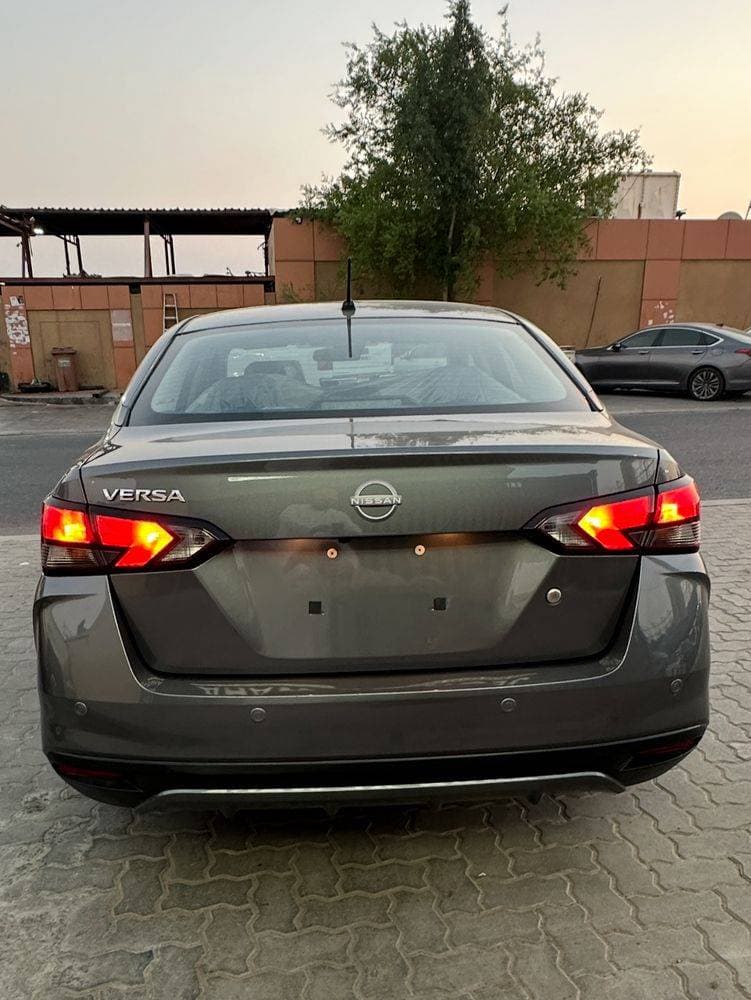 2025 Nissan Versa thumbnail 3