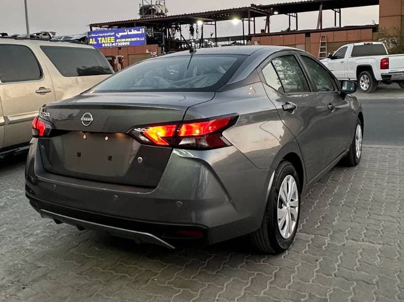2025 Nissan Versa thumbnail 4