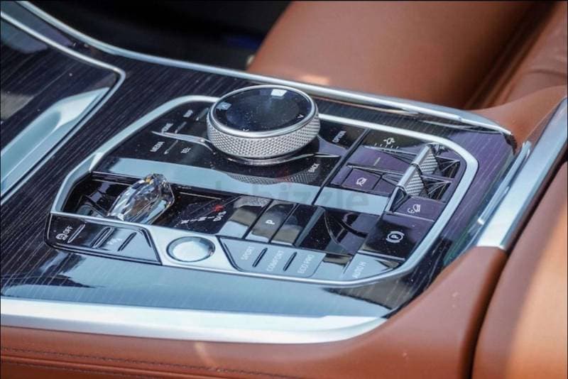 2024 BMW X7 thumbnail 7