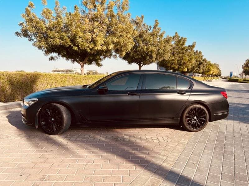 2017 BMW 7 Series thumbnail 4