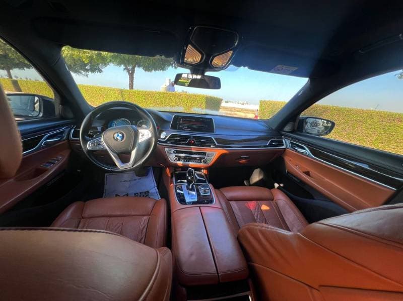 2017 BMW 7 Series thumbnail 10