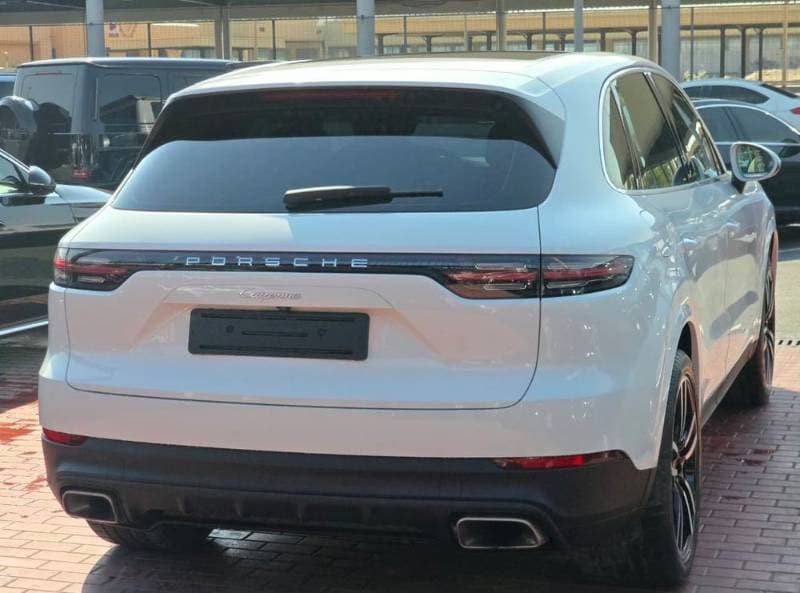 2018 Porsche Cayenne thumbnail 5