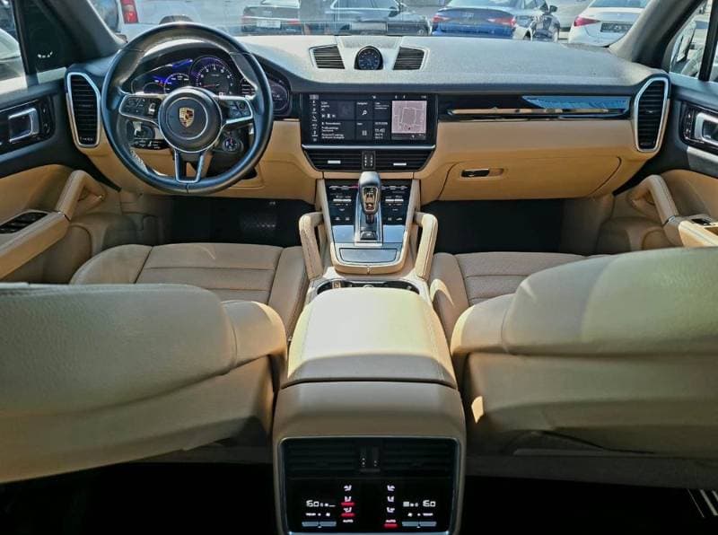 2018 Porsche Cayenne thumbnail 8
