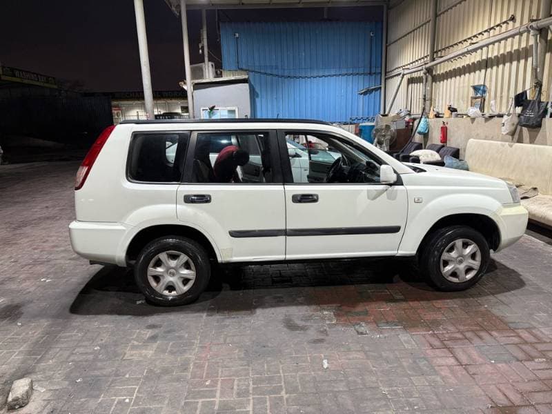 2010 Nissan X-Trail thumbnail 3