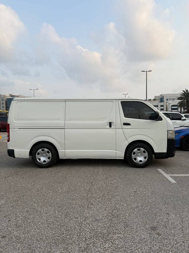 2015 Toyota Hiace thumbnail 2