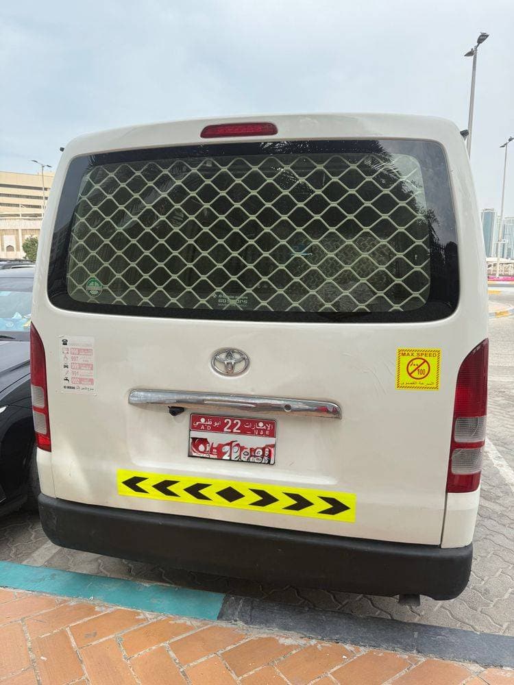 2015 Toyota Hiace thumbnail 3