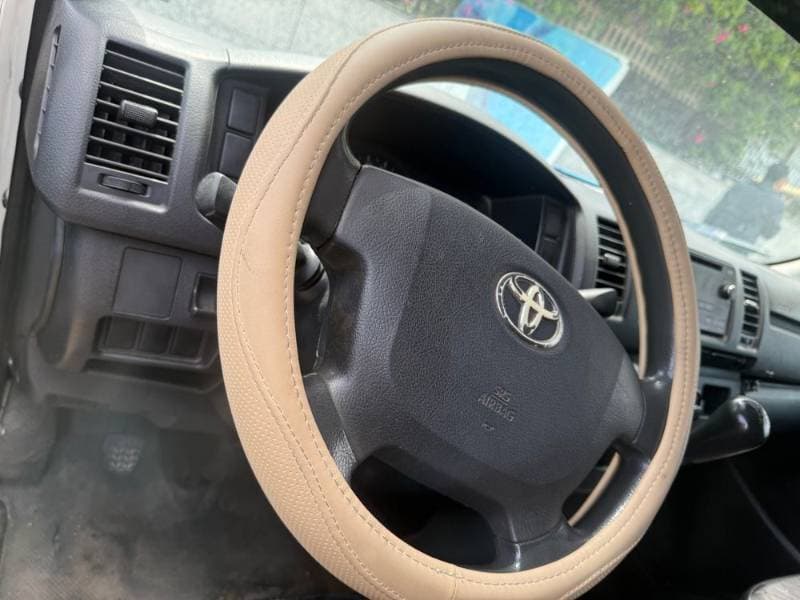 2015 Toyota Hiace thumbnail 8