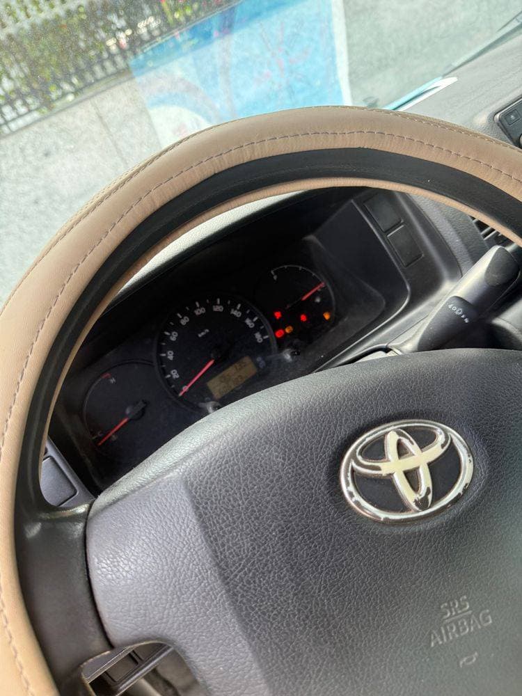 2015 Toyota Hiace thumbnail 9