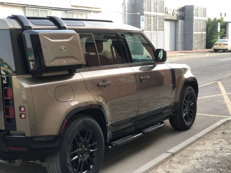 2022 Land Rover Defender thumbnail 3