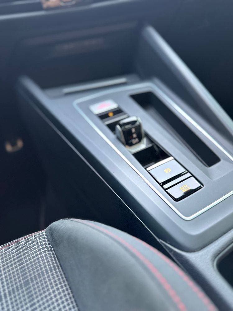 2021 Volkswagen Golf thumbnail 9