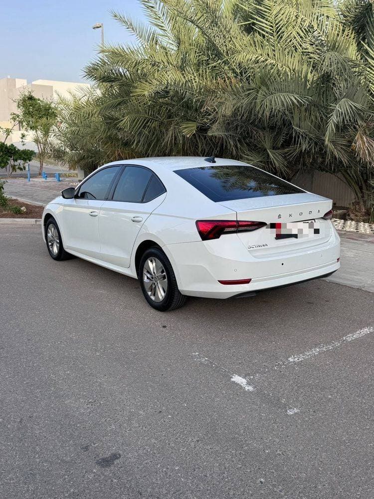 2023 Skoda Octavia thumbnail 2