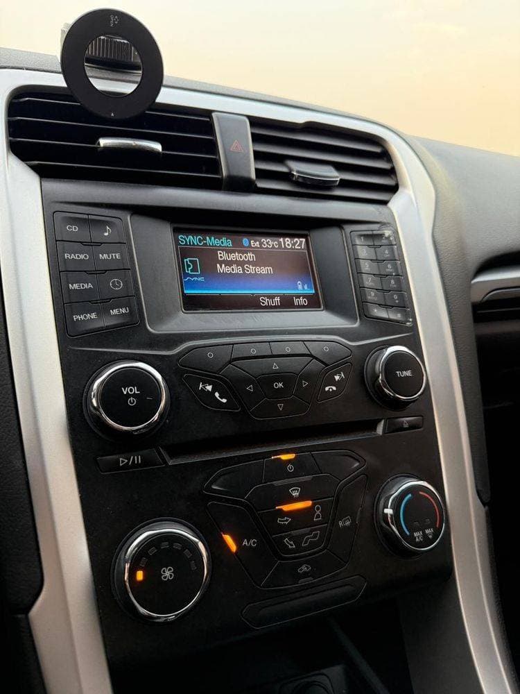 2014 Ford Fusion thumbnail 2