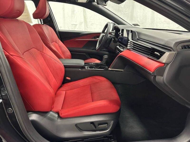 2025 Toyota Camry thumbnail 4