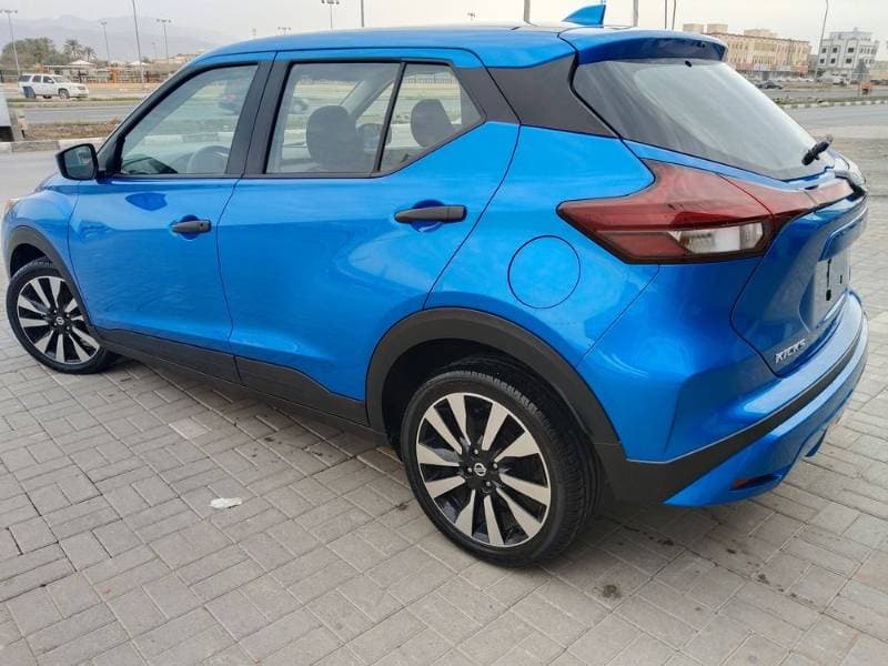 2025 Nissan Kicks thumbnail 2