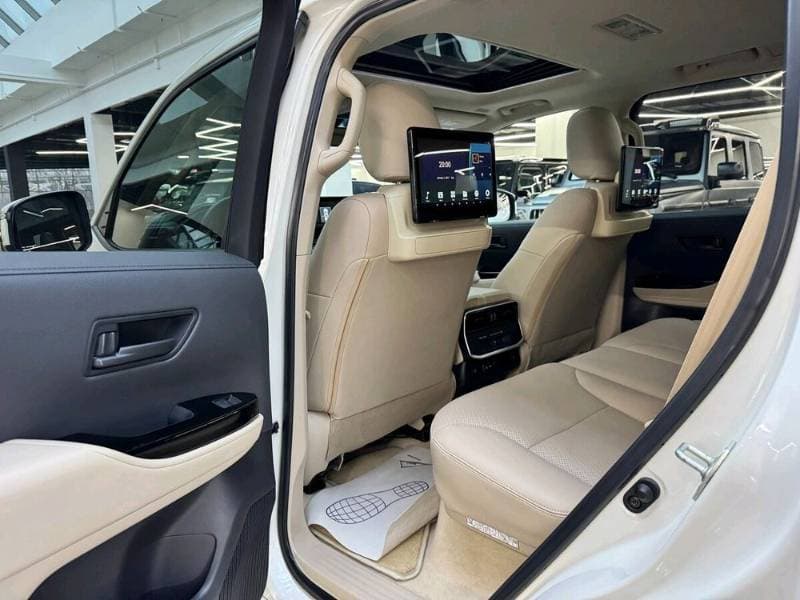 2022 Toyota Land Cruiser thumbnail 3