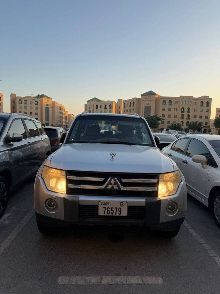 2008 Mitsubishi Pajero thumbnail 2