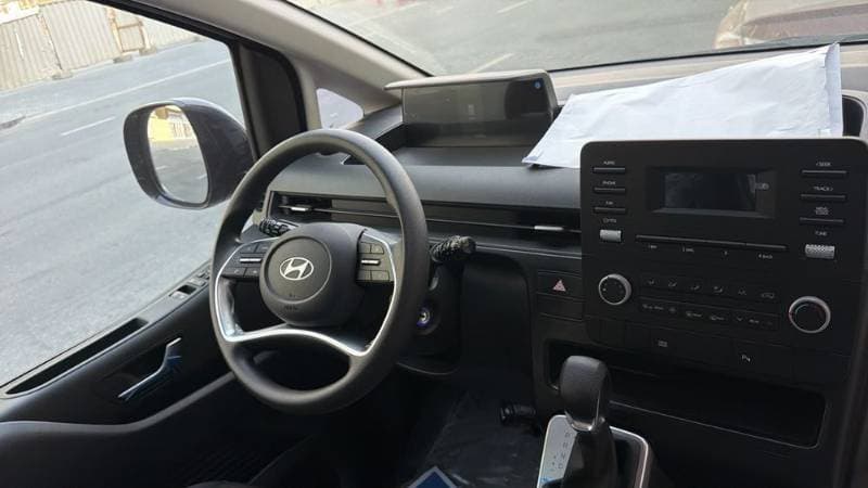 2026 Hyundai Staria thumbnail 4
