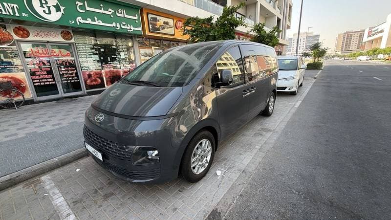 2026 Hyundai Staria thumbnail 2
