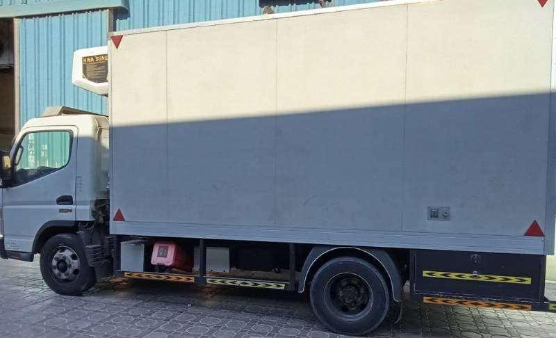 2021 Mitsubishi Canter thumbnail 3