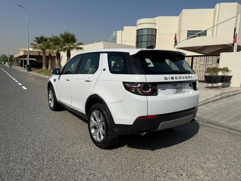 2017 Land Rover Discovery thumbnail 3