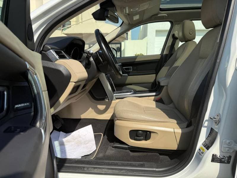 2017 Land Rover Discovery thumbnail 5