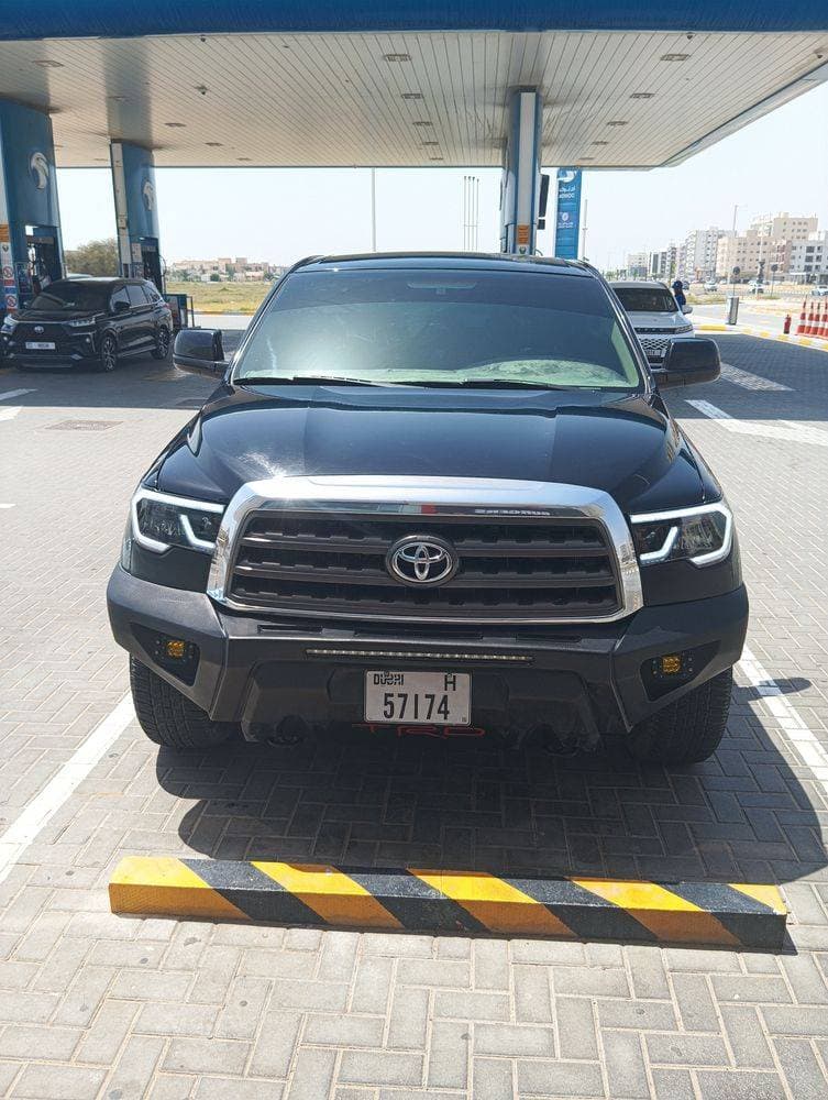 2009 Toyota Sequoia thumbnail 2