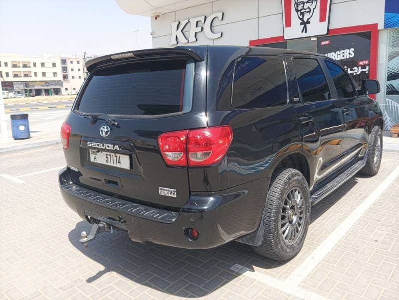 2009 Toyota Sequoia thumbnail 3