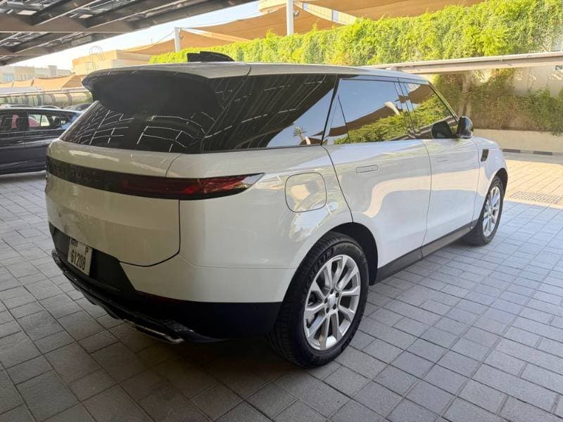 2025 Land Rover Range Rover Sport thumbnail 5