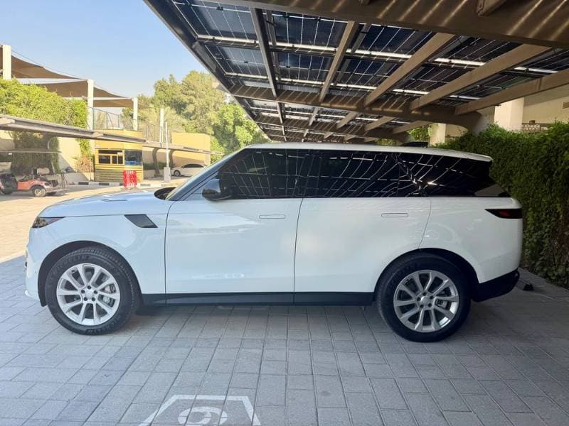 2025 Land Rover Range Rover Sport thumbnail 2