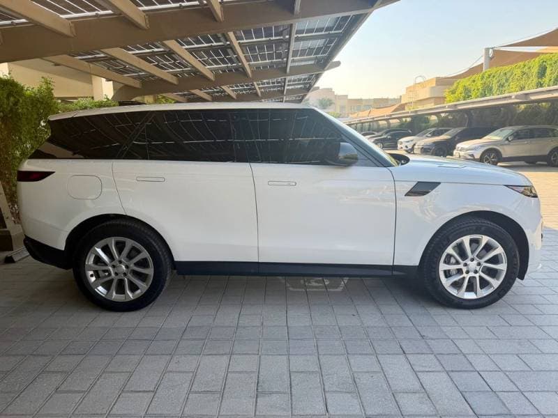 2025 Land Rover Range Rover Sport thumbnail 3