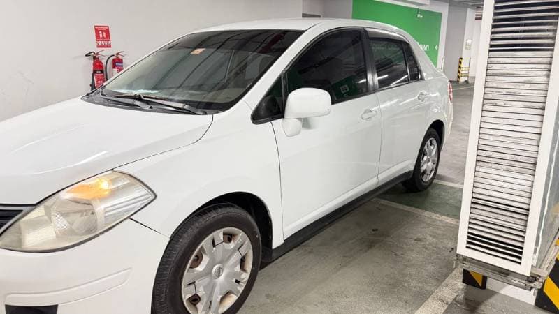 2012 Nissan Tiida thumbnail 2