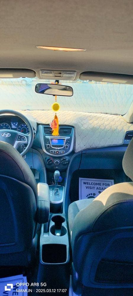 2012 Hyundai Accent thumbnail 3