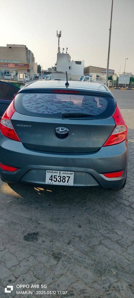 2012 Hyundai Accent thumbnail 2