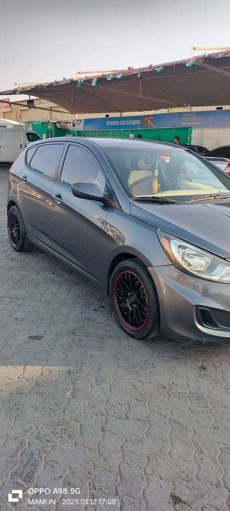 2012 Hyundai Accent thumbnail 4