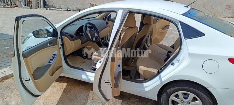 2013 Hyundai Accent thumbnail 4