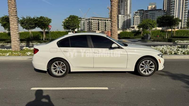 2017 BMW 3 Series Sedan thumbnail 3