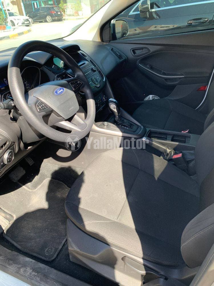 2017 Ford Focus thumbnail 2