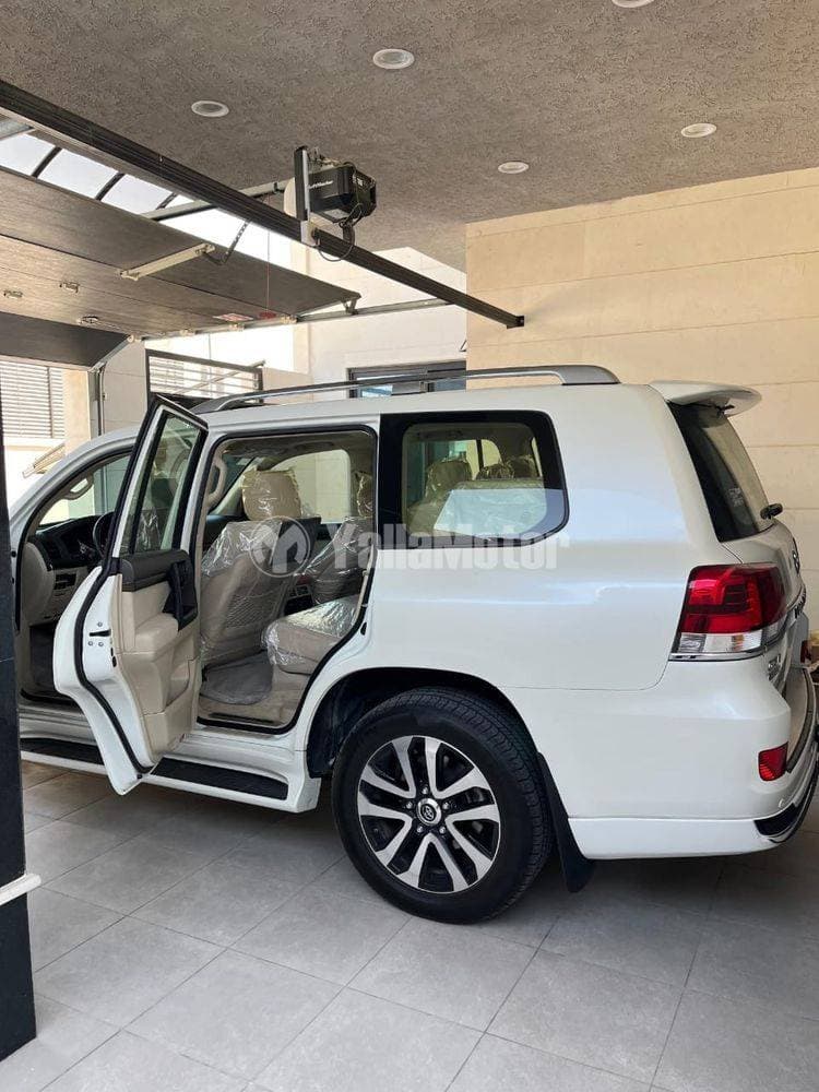 2019 Toyota Land Cruiser thumbnail 5