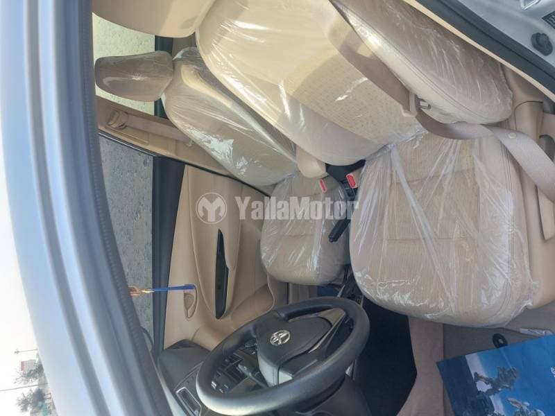 2022 Toyota Yaris Sedan thumbnail 4