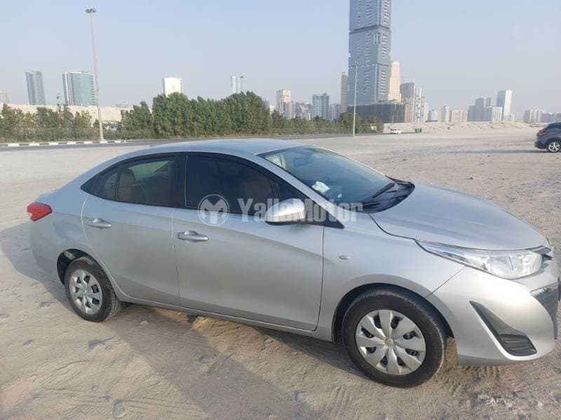 2022 Toyota Yaris Sedan thumbnail 3